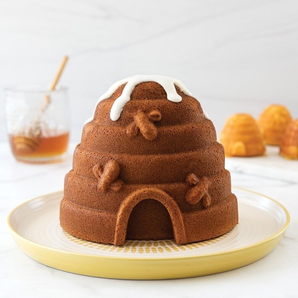  Nordic Ware 3-D Beehive Cake Pan
