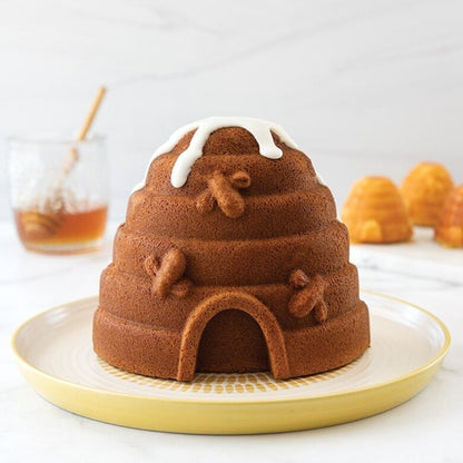  Nordic Ware 3-D Beehive Cake Pan