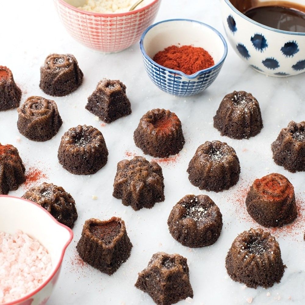  Nordic Ware Bundt Tea Cakes & Candies Pan