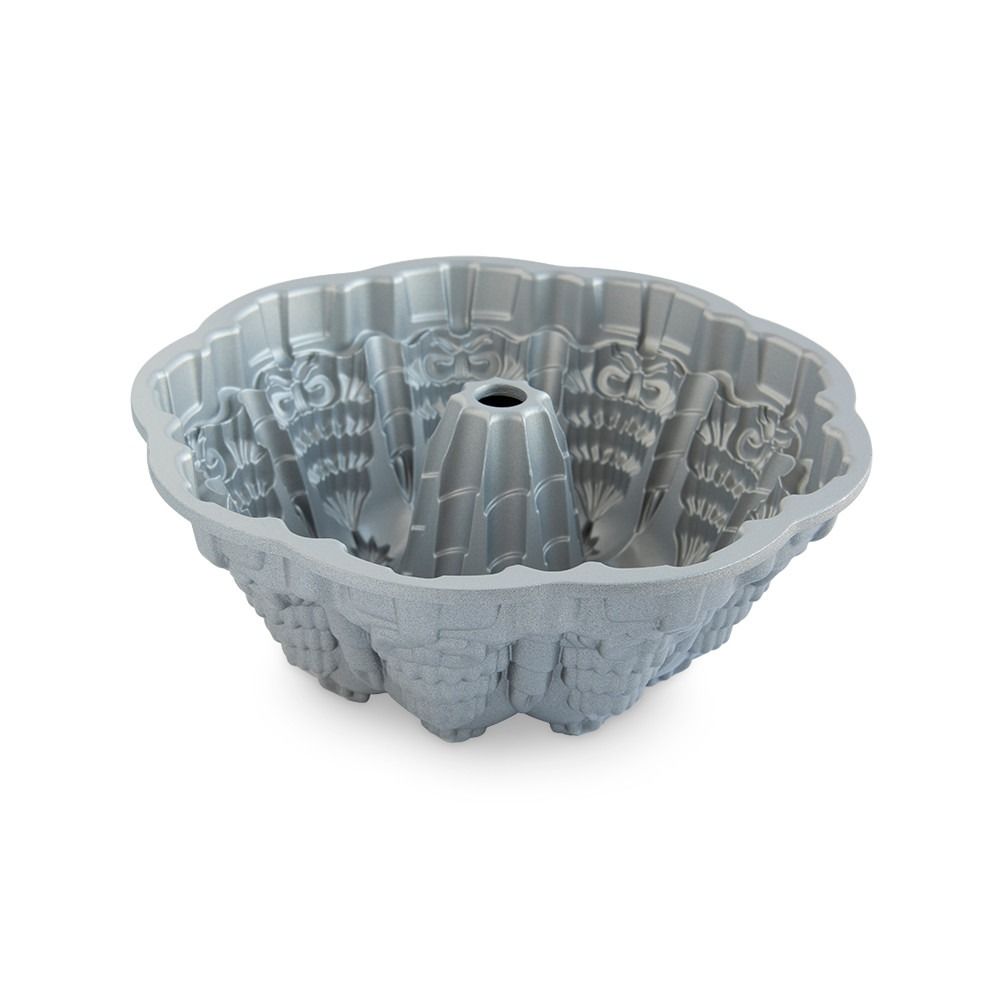  Nordic Ware Very Merry Bundt Pan