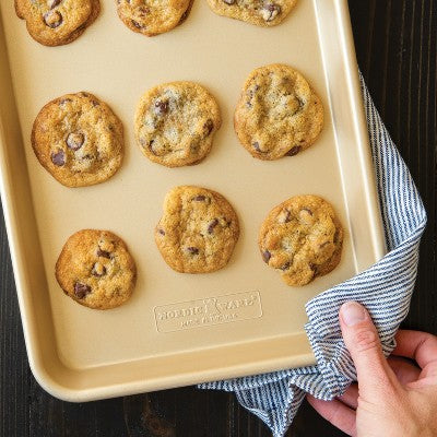  Nordic Ware Naturals® Nonstick Baker's Quarter Sheet Pan Set 2