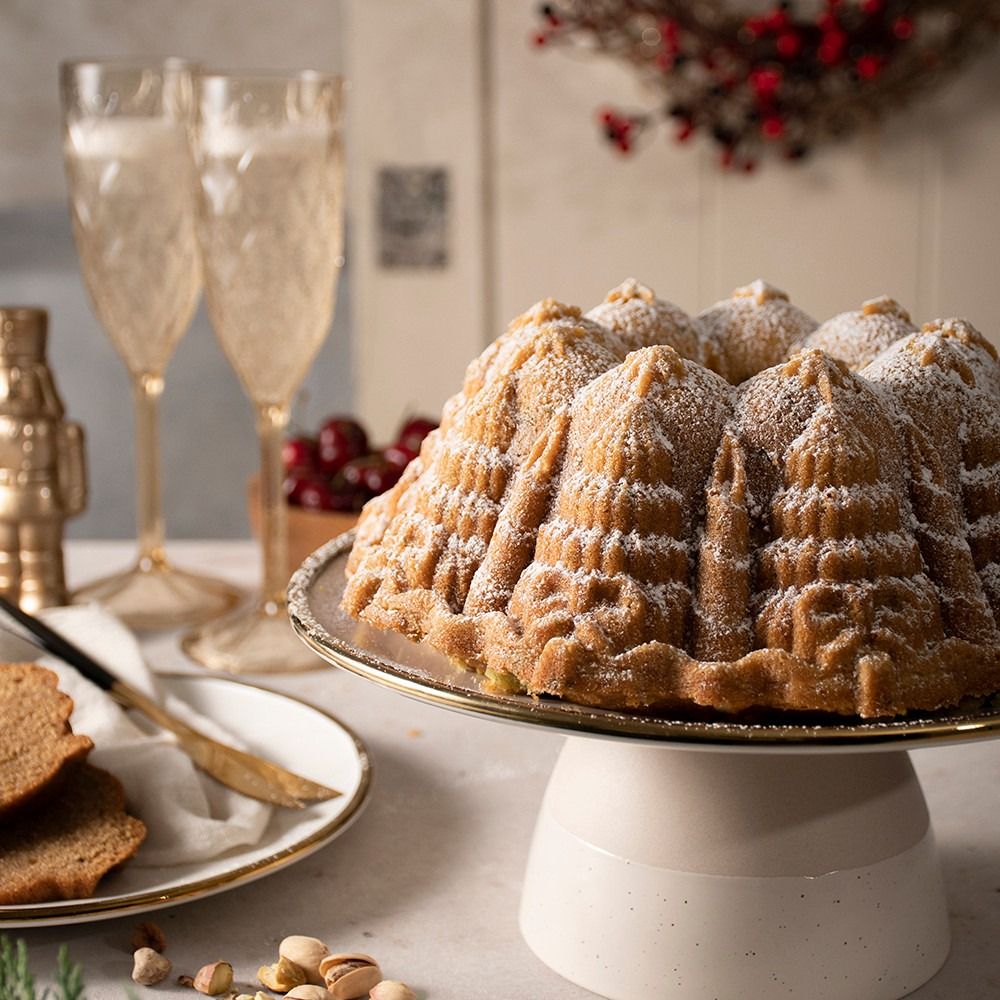  Nordic Ware Very Merry Bundt Pan