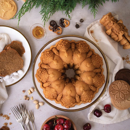  Nordic Ware Very Merry Bundt Pan